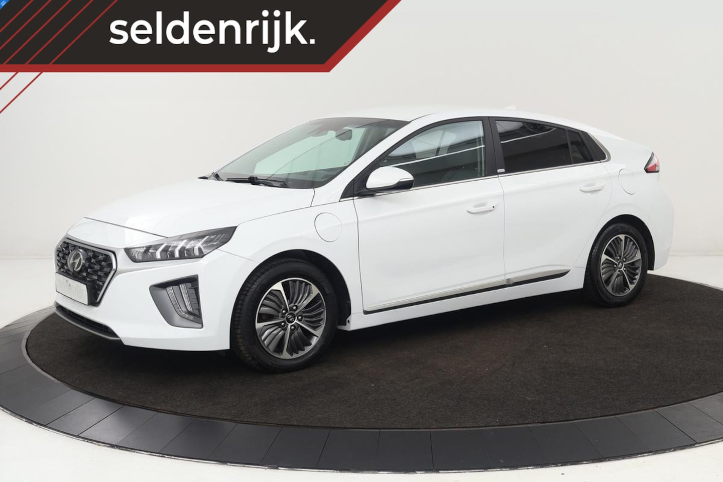 Hyundai IONIQ - 1.6 GDI PHEV Design | Stoel & stuurverwarming | Adaptive cruise | Trekhaak | Full LED | Ca - AutoWereld.nl