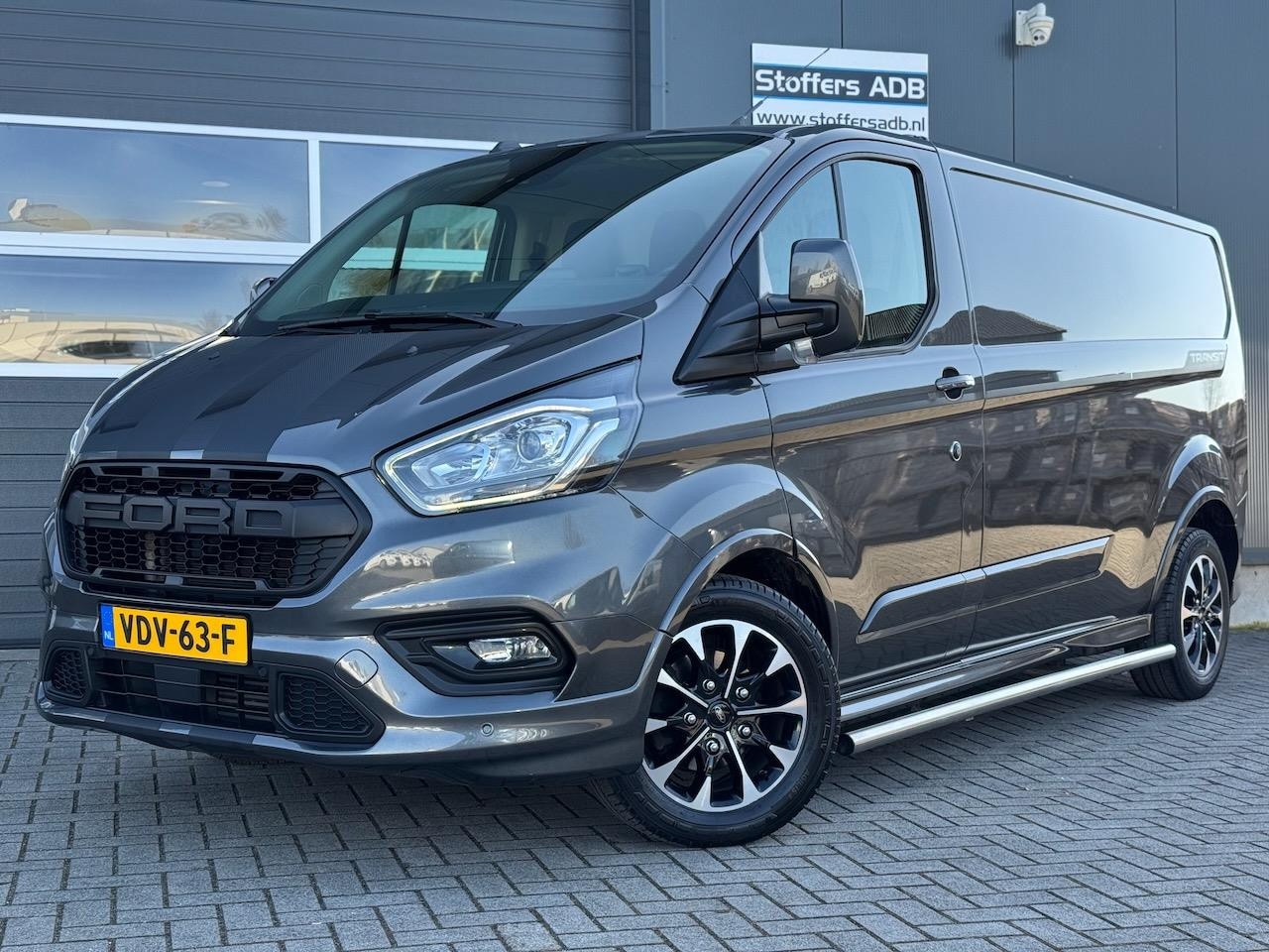 Ford Transit Custom - 320 2.0 EcoBlue 185pk L2H1 Sport AUTOMAAT | Camera | Trekhaak | CarPlay | Winterpack | Rap - AutoWereld.nl