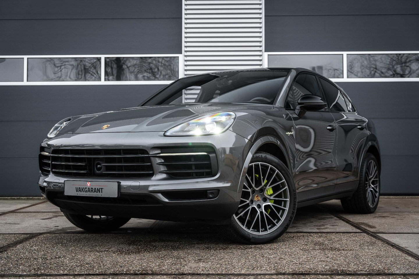 Porsche Cayenne Coupé - 3.0 E-Hybrid |Sport chrono|Matrix-LED| Pano |Trekhaak elektr. |Keyless |BOSE | - AutoWereld.nl