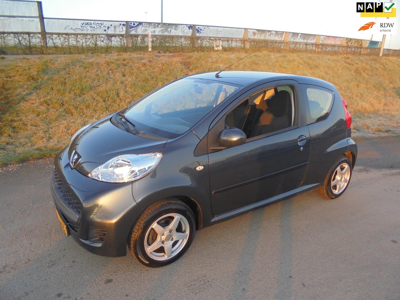 Peugeot 107 - Peugeot 107 1.0 benzine 3 deurs 110.000km - AutoWereld.nl