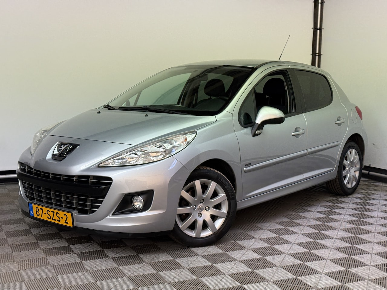 Peugeot 207 - 1.6 VTi Sportium 5-drs Airco LM16" NL Auto - AutoWereld.nl