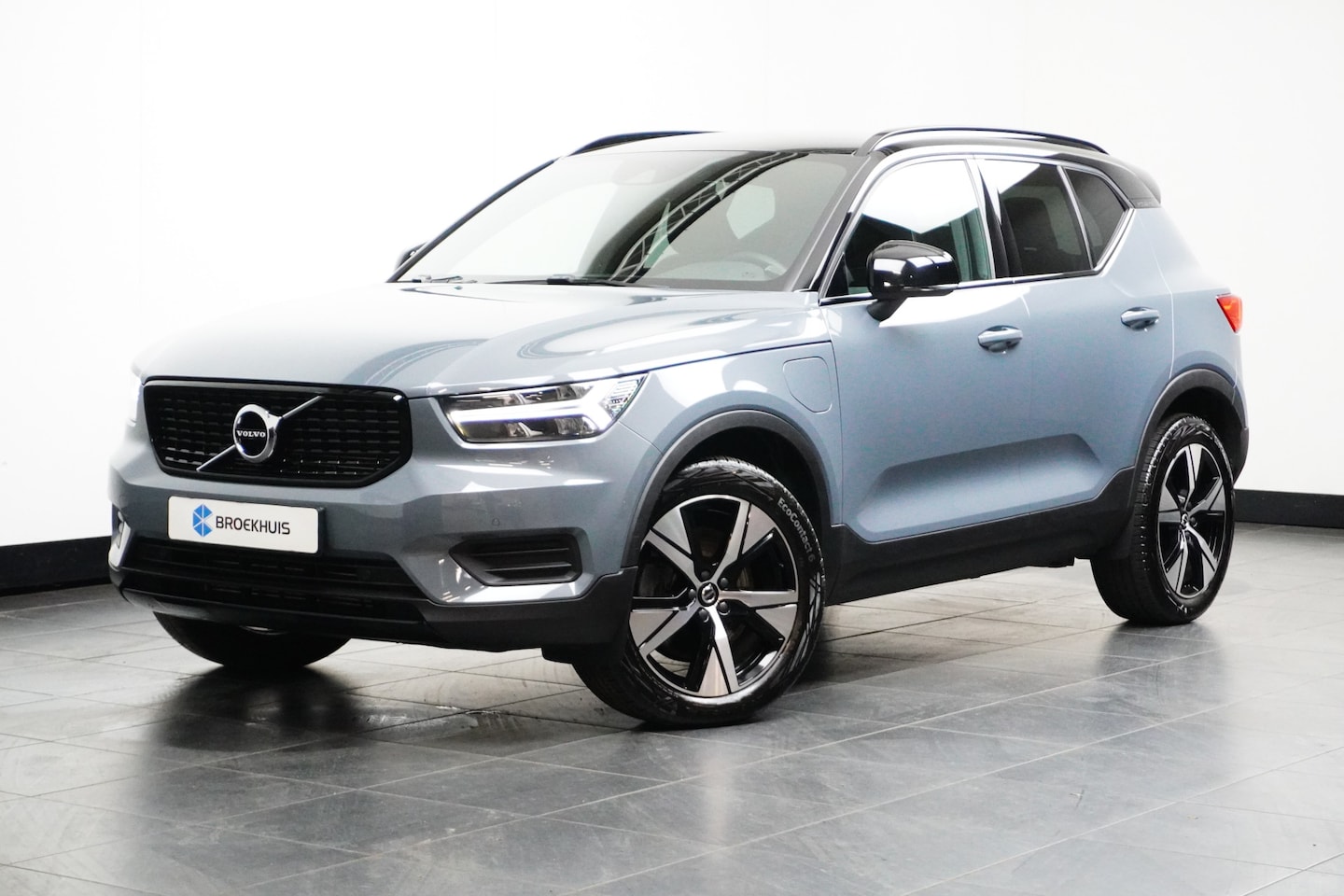 Volvo XC40 - 1.5 T4 Recharge R-Design | Trekhaak | Camera | Stuur/stoelverwarming | Adaptive Cruise | K - AutoWereld.nl