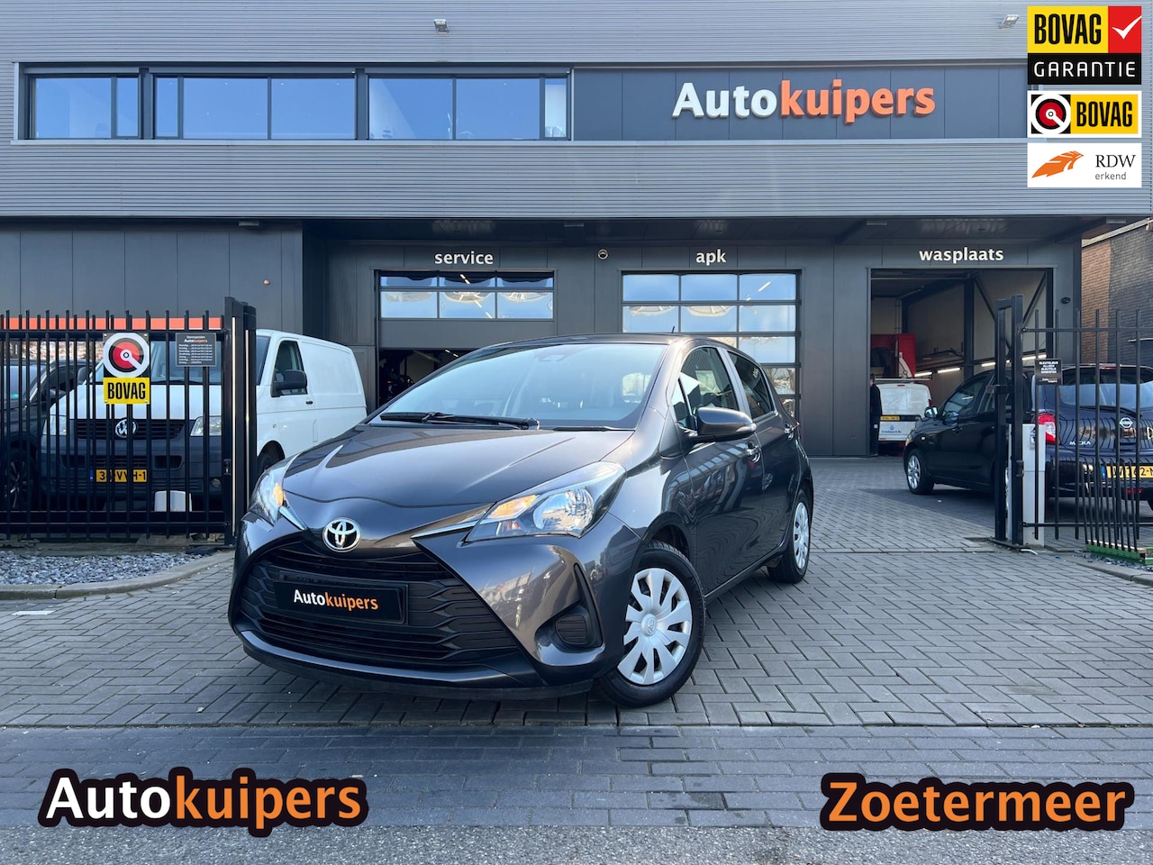 Toyota Yaris - 1.5 VVT-i Comfort | Met centrale deurvergrendeling afstandbediend, airco, navigatie en wei - AutoWereld.nl