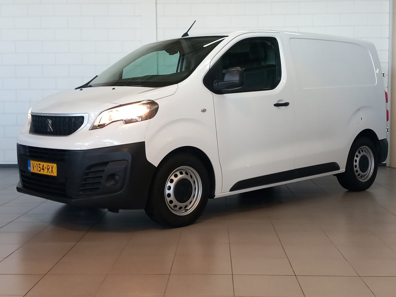 Peugeot Expert - 226C 1.6 BlueHDI 95 Premium Gratis afleverpakket | airco | cruise control | parkeersensor - AutoWereld.nl