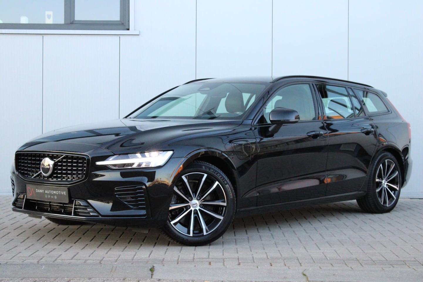 Volvo V60 - 2.0 T6 PHEV AWD Plus Dark LONG RANGE I CARPLAY I KEYLESS I EL. TRKH. I HARMAN KARDON I - AutoWereld.nl