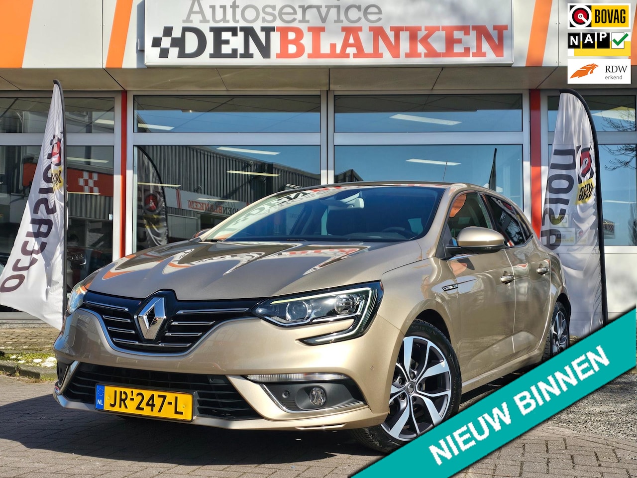 Renault Mégane - 1.2 TCe Bose 5drs BJ.2016 / Navi / Camera / 17"Lmv / Half Leer / Trekhaak !! - AutoWereld.nl