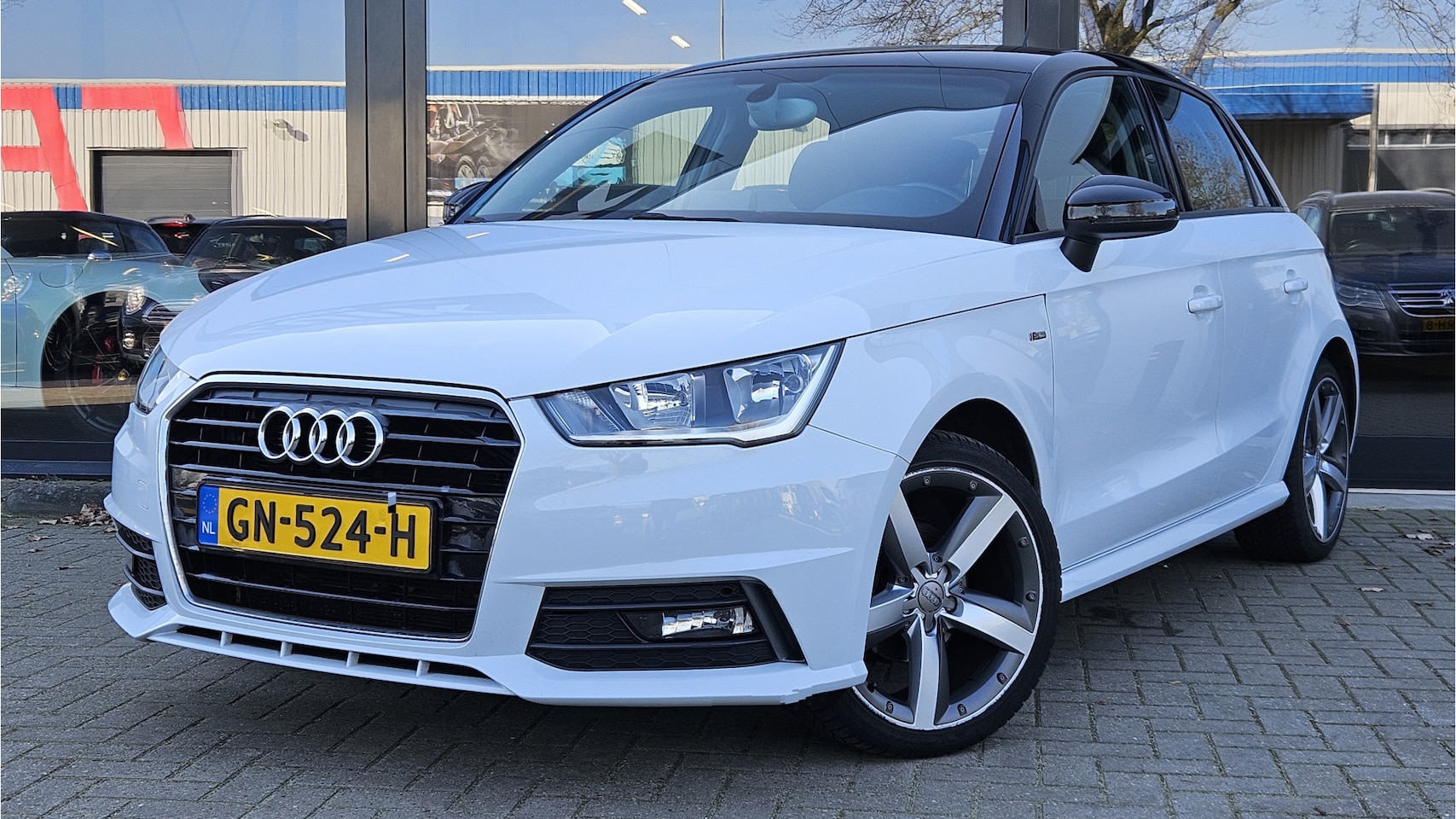 Audi A1 Sportback - 1.0 TFSI Adrenalin + S-LINE + NAVIGATIE + LM VELGEN + CRUISE - AutoWereld.nl