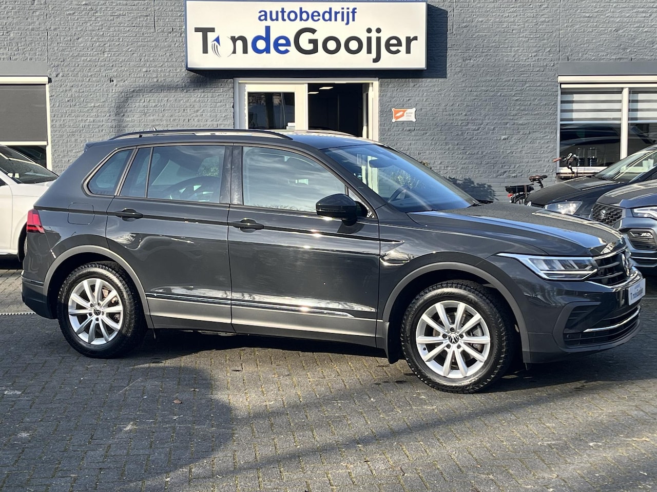 Volkswagen Tiguan - 1.5 TSi DSG ACT Life Business | CAMERA | EL. TREKHAAK | STOEL/STUURVERW. | STANDKACHEL | - AutoWereld.nl