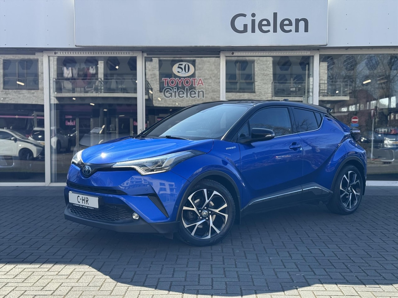 Toyota C-HR - 1.8 Hybrid Bi-Tone Plus | JBL, LED, Half Leer/Alcantara, Navigatie, Dodehoekherkenning, Pa - AutoWereld.nl