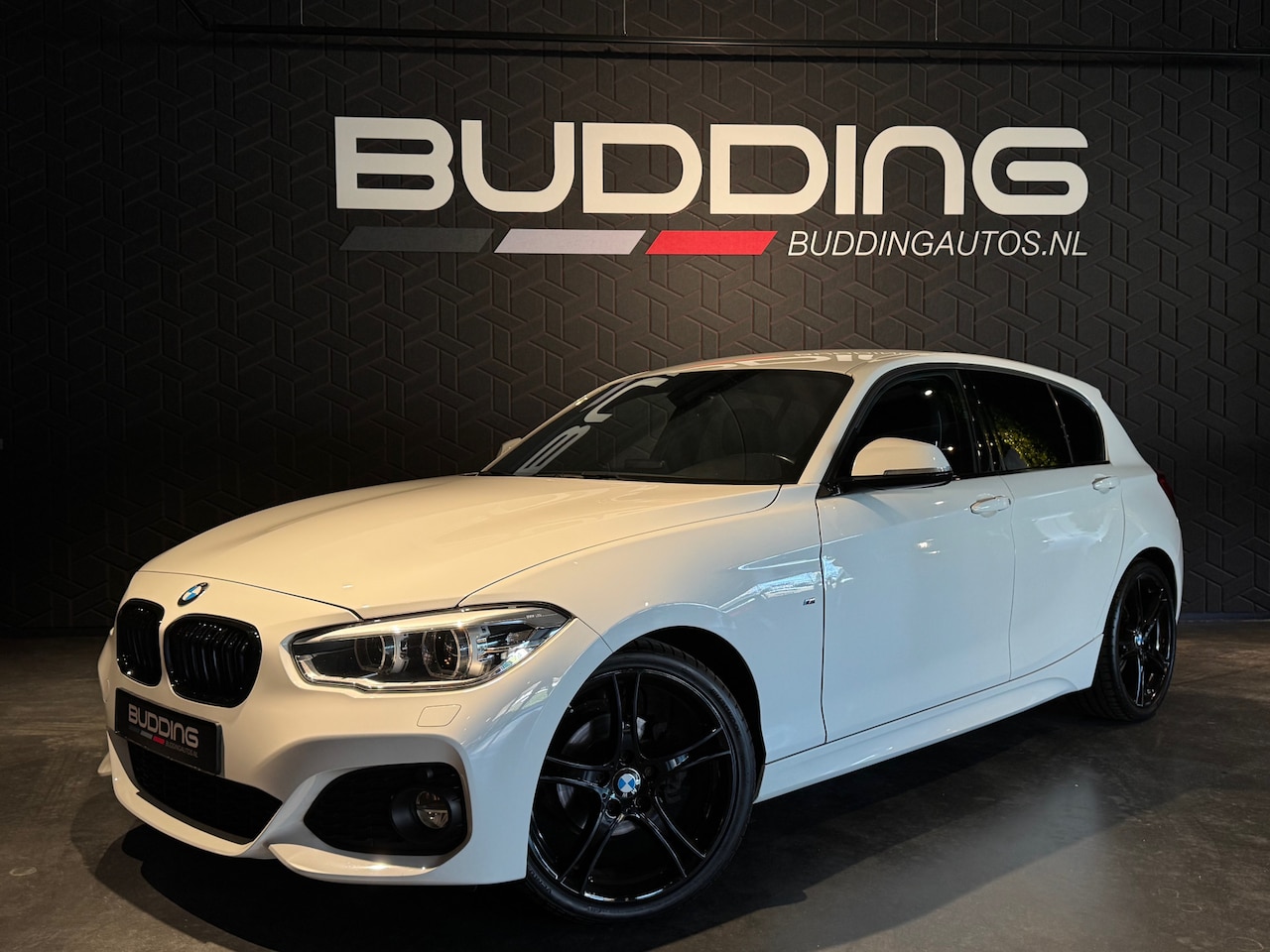 BMW 1-serie - 118i Edition M Sport Shadow Exe | Leder - AutoWereld.nl