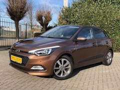 Hyundai i20 - 1.4, 100PK, 6 versn., Clima, Cruise Control, Panoramadak, Parkeersensoren, Privacy Glas, L