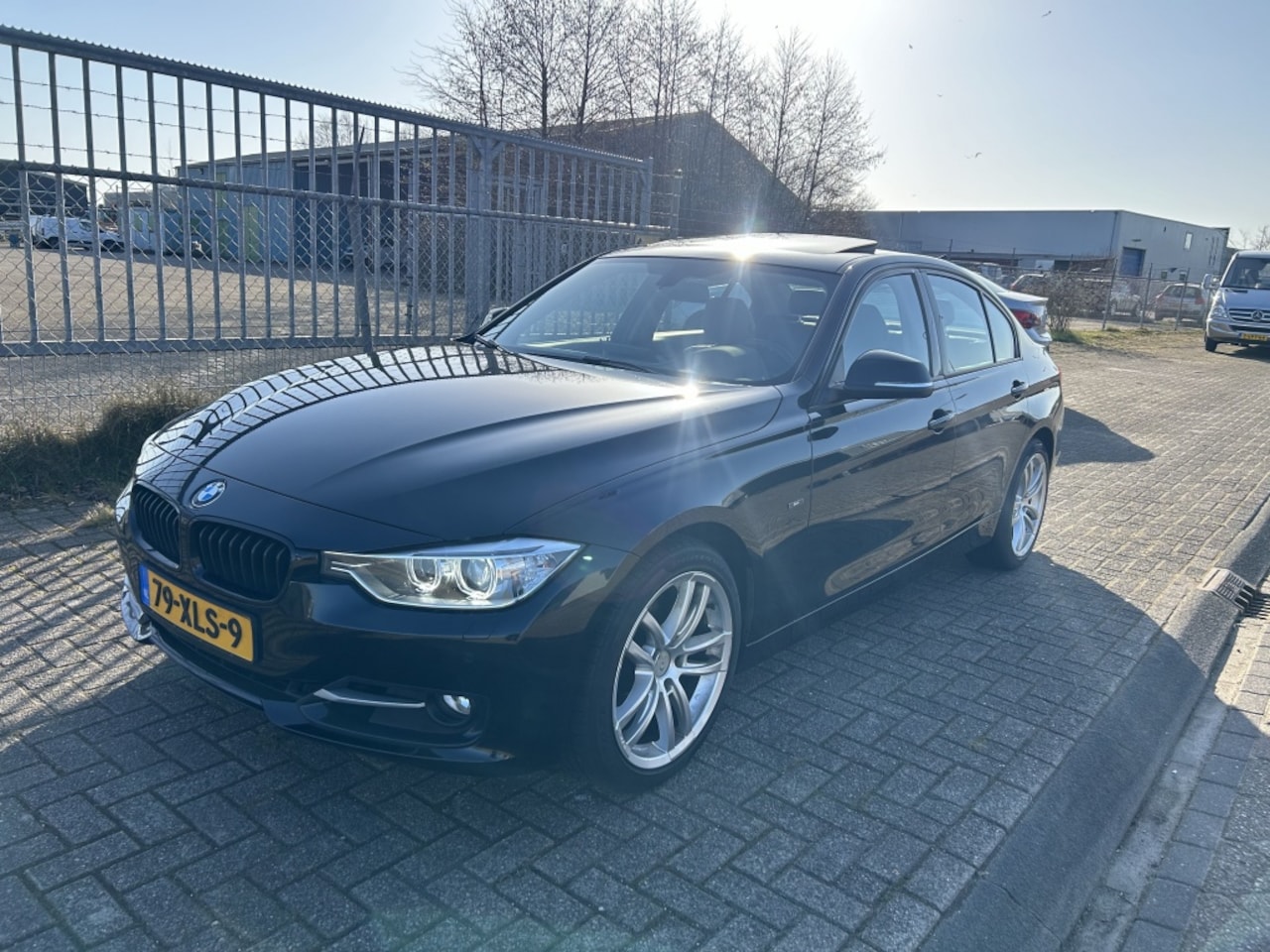 BMW 3-serie - 328i High Executive / Dakje / Xenon / Leder / Groot Navigatie - AutoWereld.nl