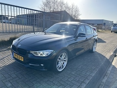 BMW 3-serie - 328i High Executive / Dakje / Xenon / Leder / Groot Navigatie