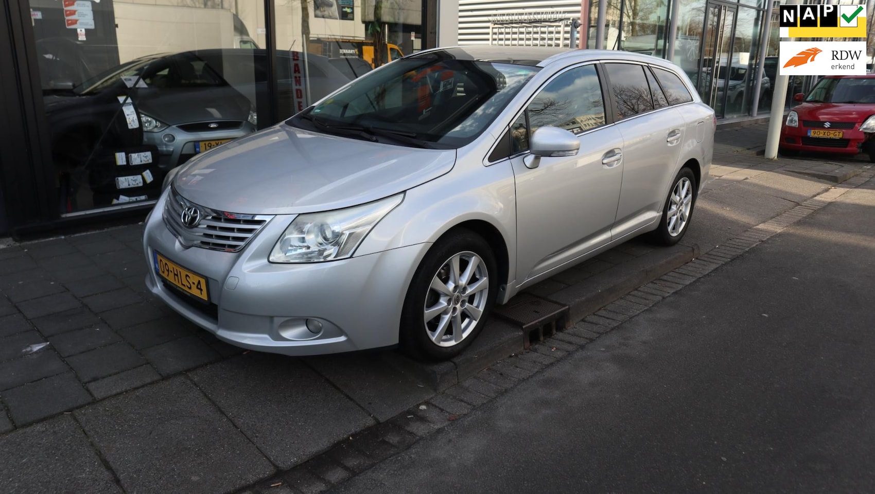 Toyota Avensis Wagon - 1.8 VVTi Panoramic Business Special NAVIGATIE/CAMERA - AutoWereld.nl