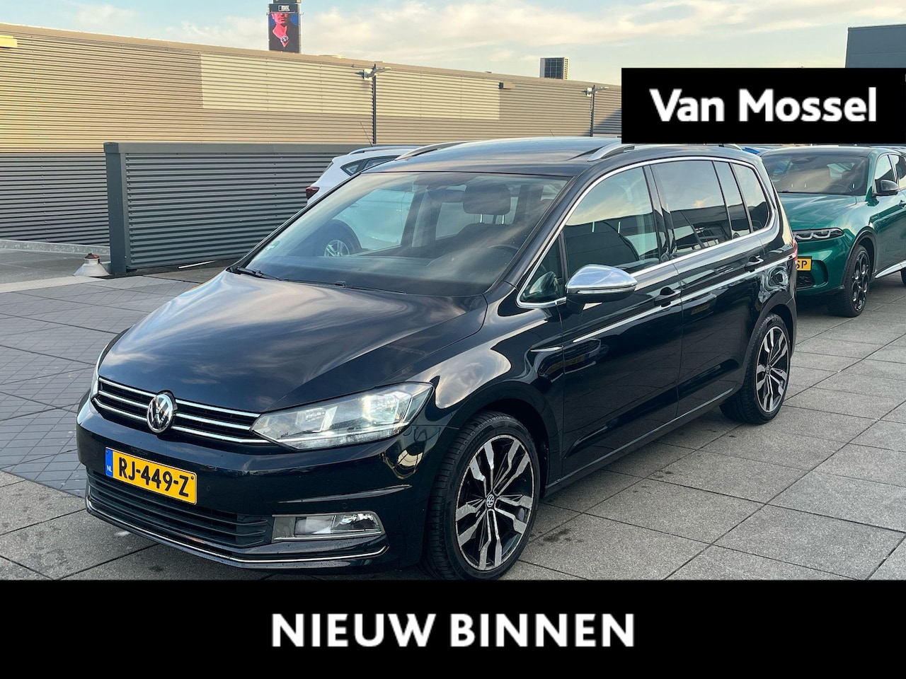 Volkswagen Touran - 1.2 TSi H6 Highline | 7-Persoons | Panoramadak | Led Koplampen | Afn. Trekhaak | Navi | Le - AutoWereld.nl