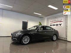 BMW 3-serie - 318i Luxury * Automaat / Camera / Afn. Trekhaak / Xenon / Leder / NL Auto