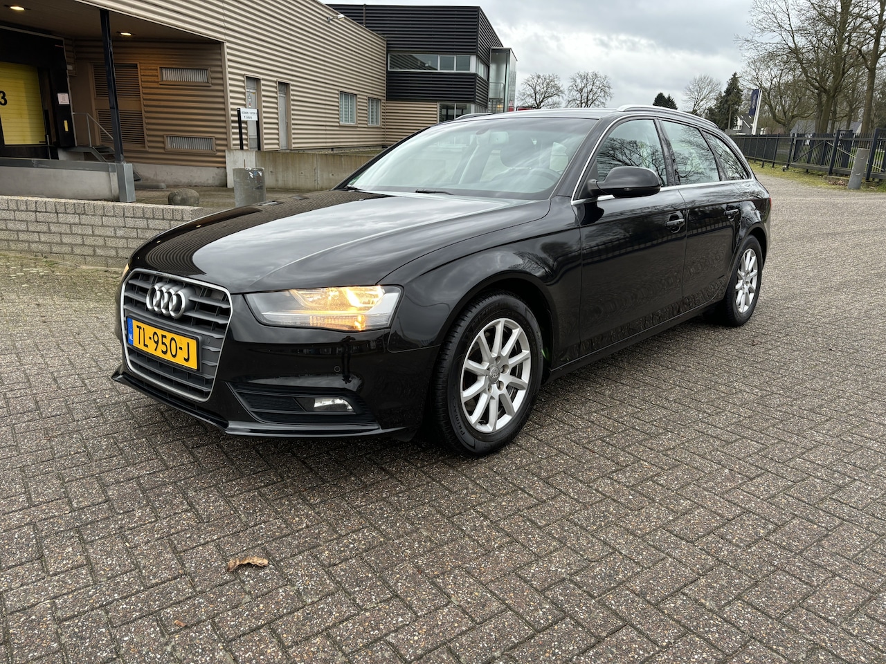 Audi A4 Avant - 2.0 TDIe Pro Line [ Fm navi,leer,audio,lmv,pdc ] - AutoWereld.nl