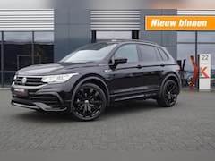 Volkswagen Tiguan - 1.5 TSI DSG R-Line Blackstyle/ Panodak /IQ LED/ Trekhaak/Camera