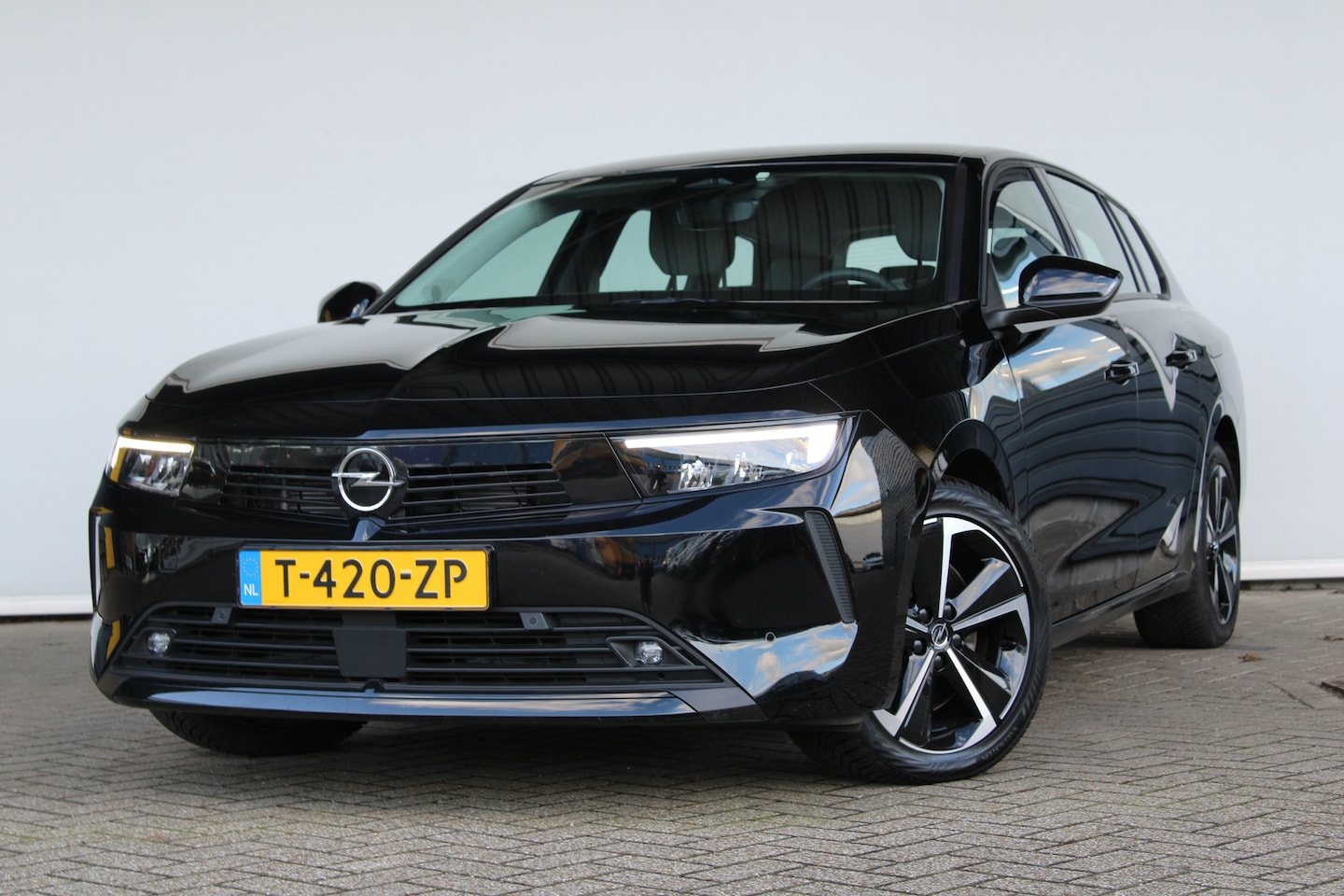 Opel Astra Sports Tourer - 1.6 Turbo Hybrid | DAB ontvanger | LED koplampen | cruise control adaptief met Stop&Go - AutoWereld.nl