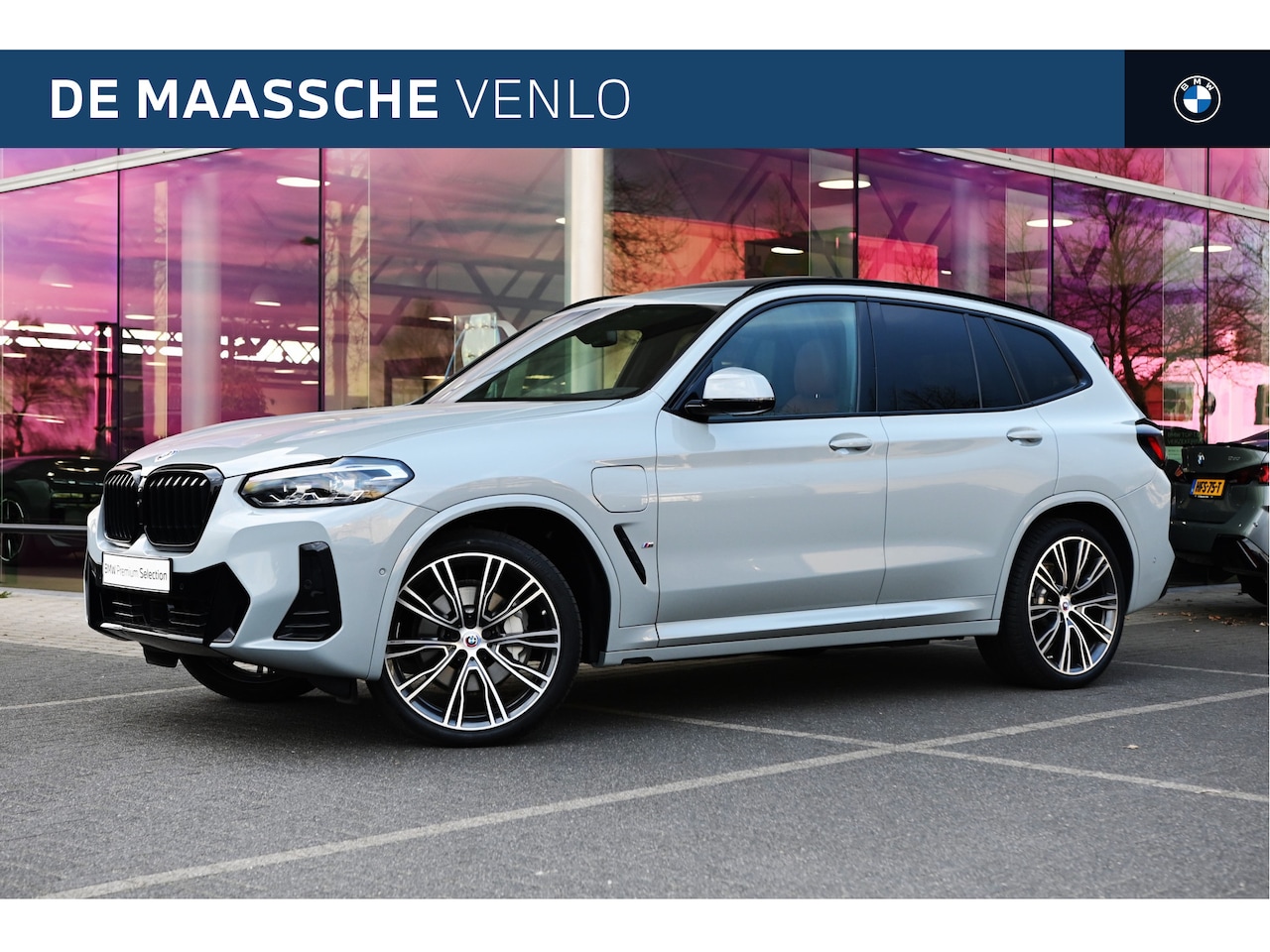 BMW X3 - xDrive30e High Executive M Sport Automaat / Panoramdak / Sportstoelen / Stoelverwarming / - AutoWereld.nl