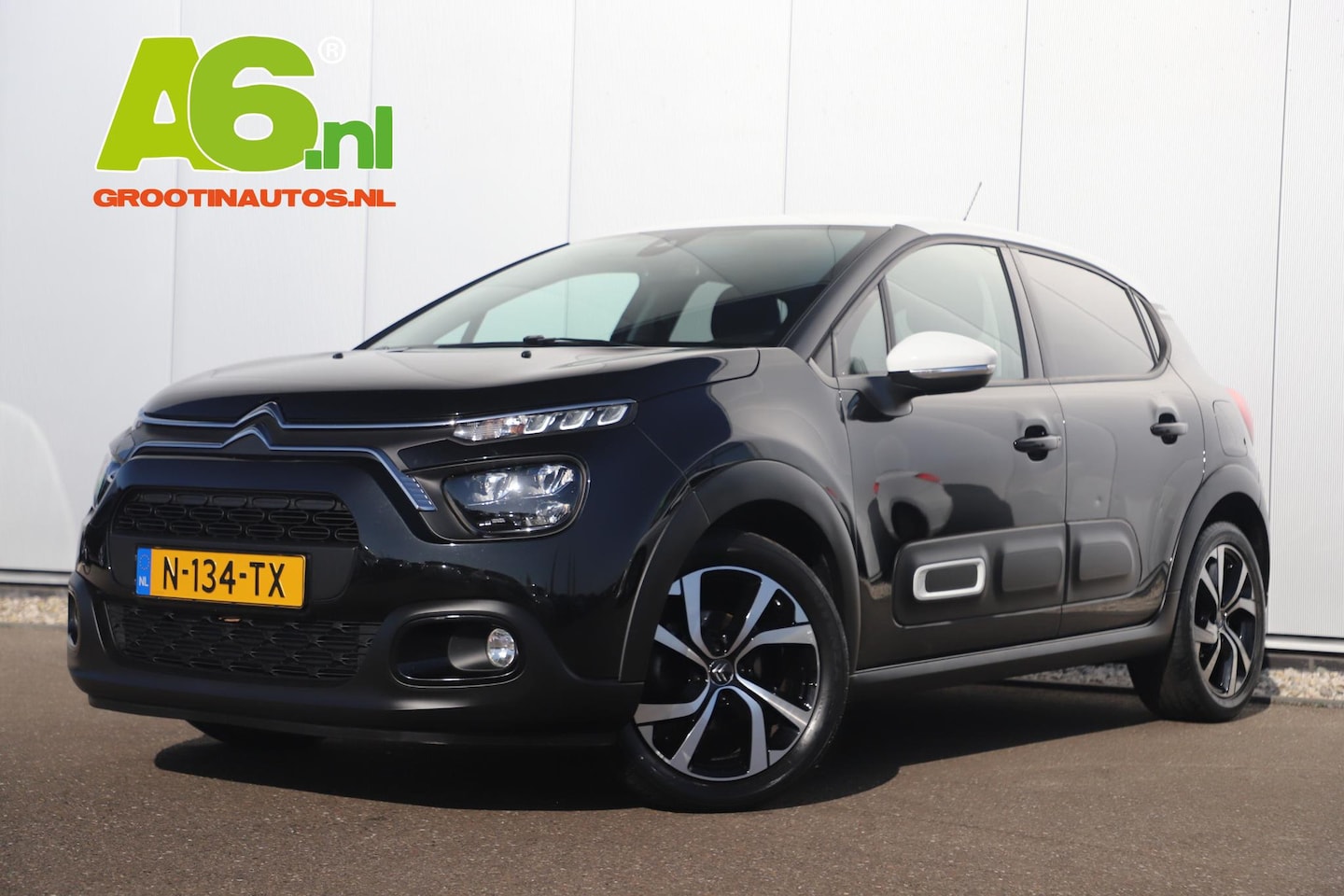 Citroën C3 - 1.2 PureTech Shine Trekhaak Navigatie Achteruitrijcamera Clima Cruise DB Riem is v.v. ! - AutoWereld.nl