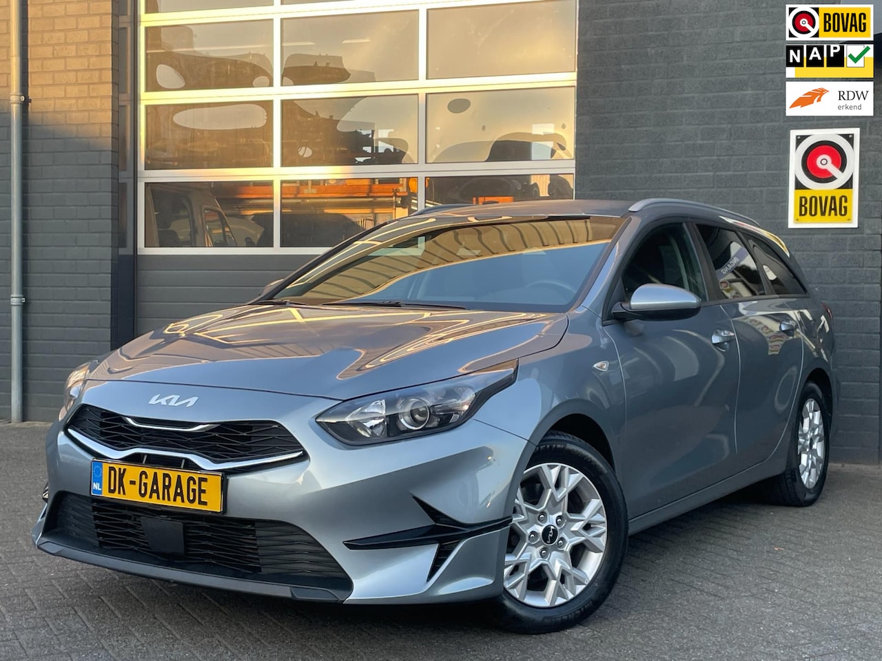 Kia Cee'd Sportswagon - Ceed 1.0 T-GDi DynamicLine|TREKHAAK|CARPLAY|STOEL-,STUURVERW|CAMERA|CRUISE|CLIMATE - AutoWereld.nl