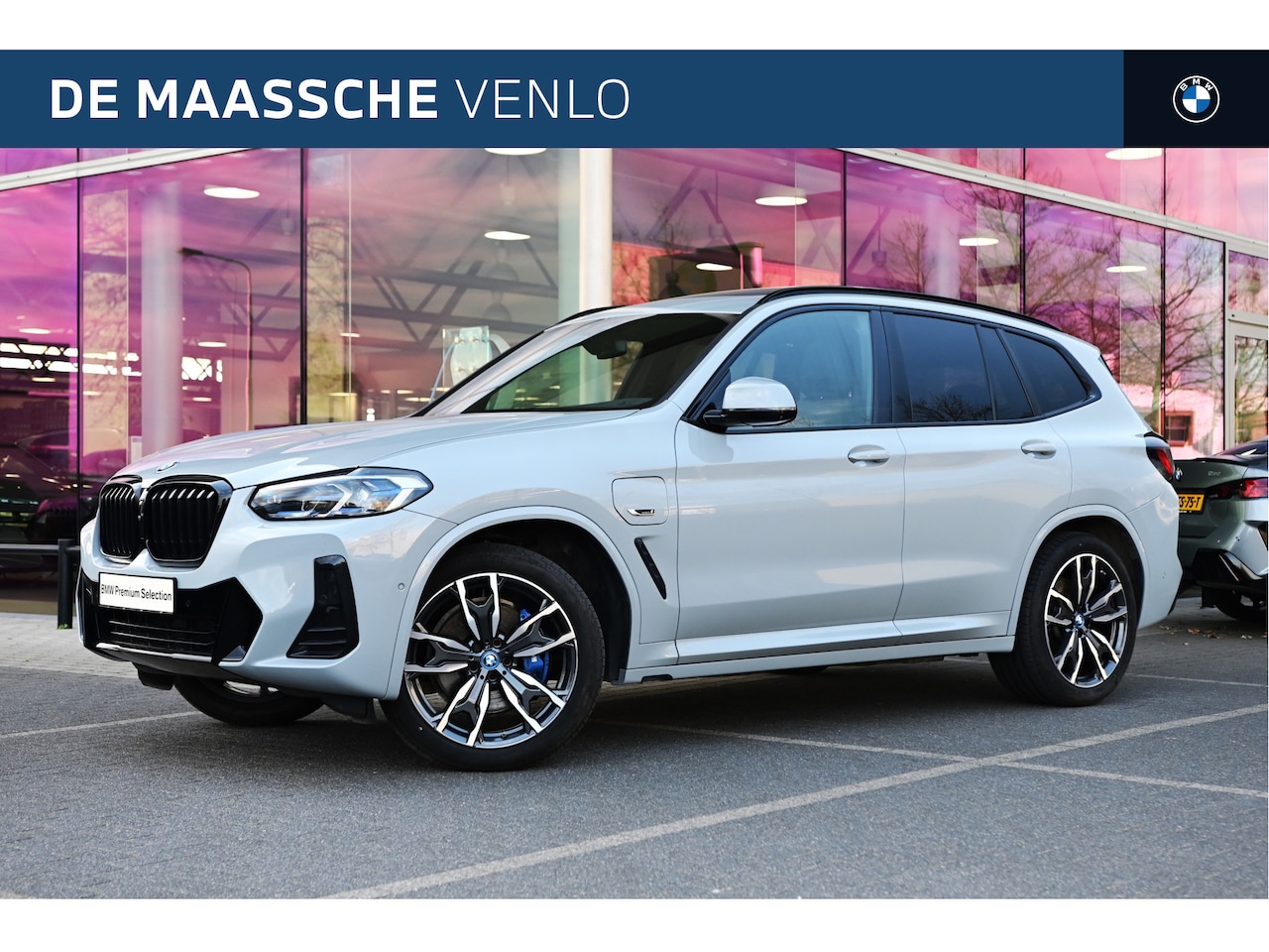 BMW X3 - xDrive30e High Executive M Sport Automaat / Panoramadak / Trekhaak / Sportstoelen / Stoelv - AutoWereld.nl