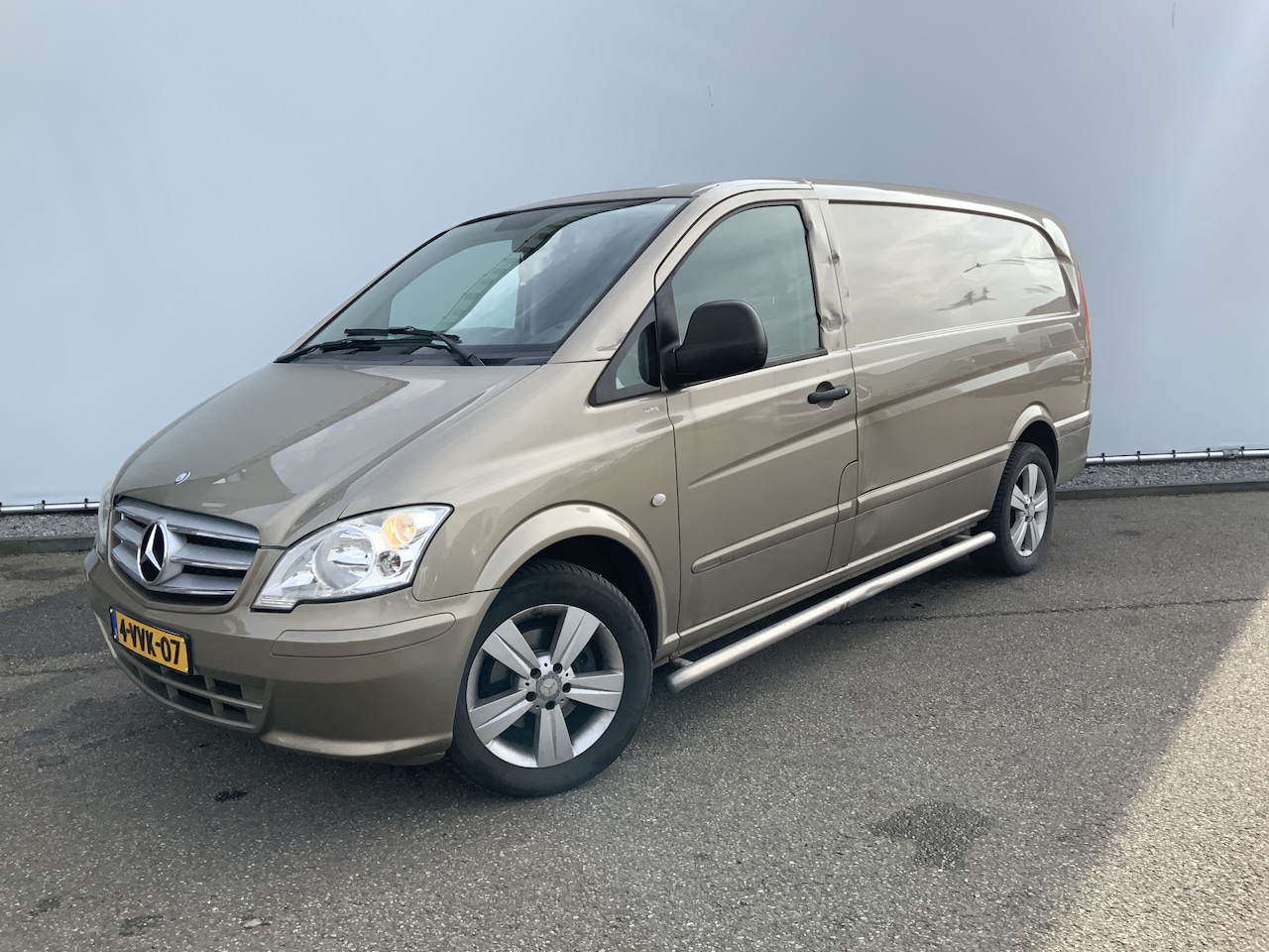 Mercedes-Benz Vito - 122 CDI 320 Lang DC Luxe Automaat Alu Velg Side Bar Trekhaak 2000 kg Euro 5 6 Cilinder - AutoWereld.nl