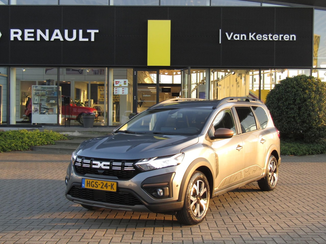 Dacia Jogger - 1.0 TCe 110pk 7pl Extreme / Navigatie / Camera / Blindspotwarning - AutoWereld.nl