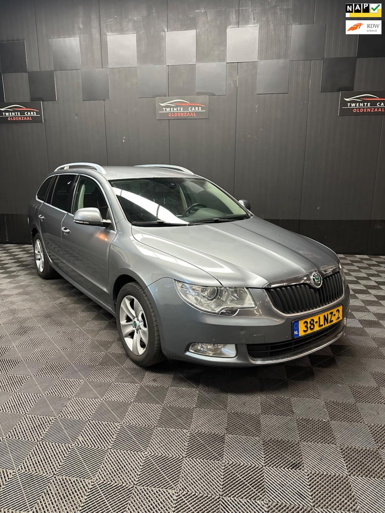 Skoda Superb Combi - 1.8 TSI Business Line | Xenon | Leder | Navi | Clima | - AutoWereld.nl