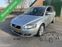 Volvo V50 - 2.0 Edition II AIRCO/CRUISE/STOEL VERW/TREKHAAK/APK