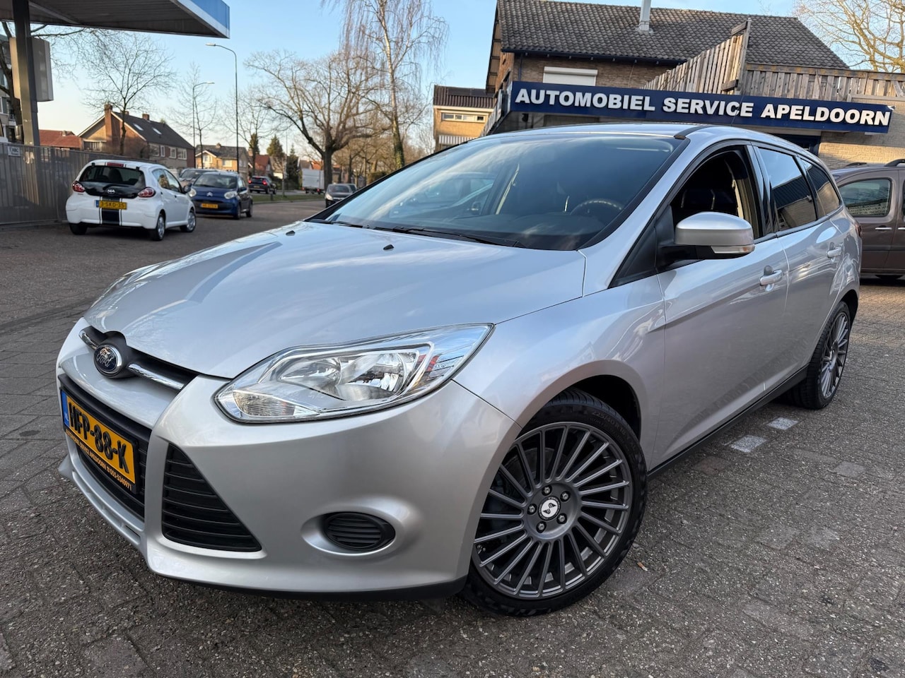 Ford Focus Wagon - 1.0 EcoBoost Edition * AIRCO*ELEKTR.RAMEN*LM. VELGEN*STUURBEKR.* - AutoWereld.nl