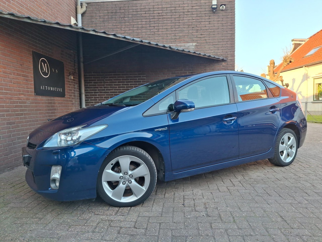 Toyota Prius - 1.8 Executive Hybride Xenon / Keyless / Head up Display / Cruise Controle / - AutoWereld.nl