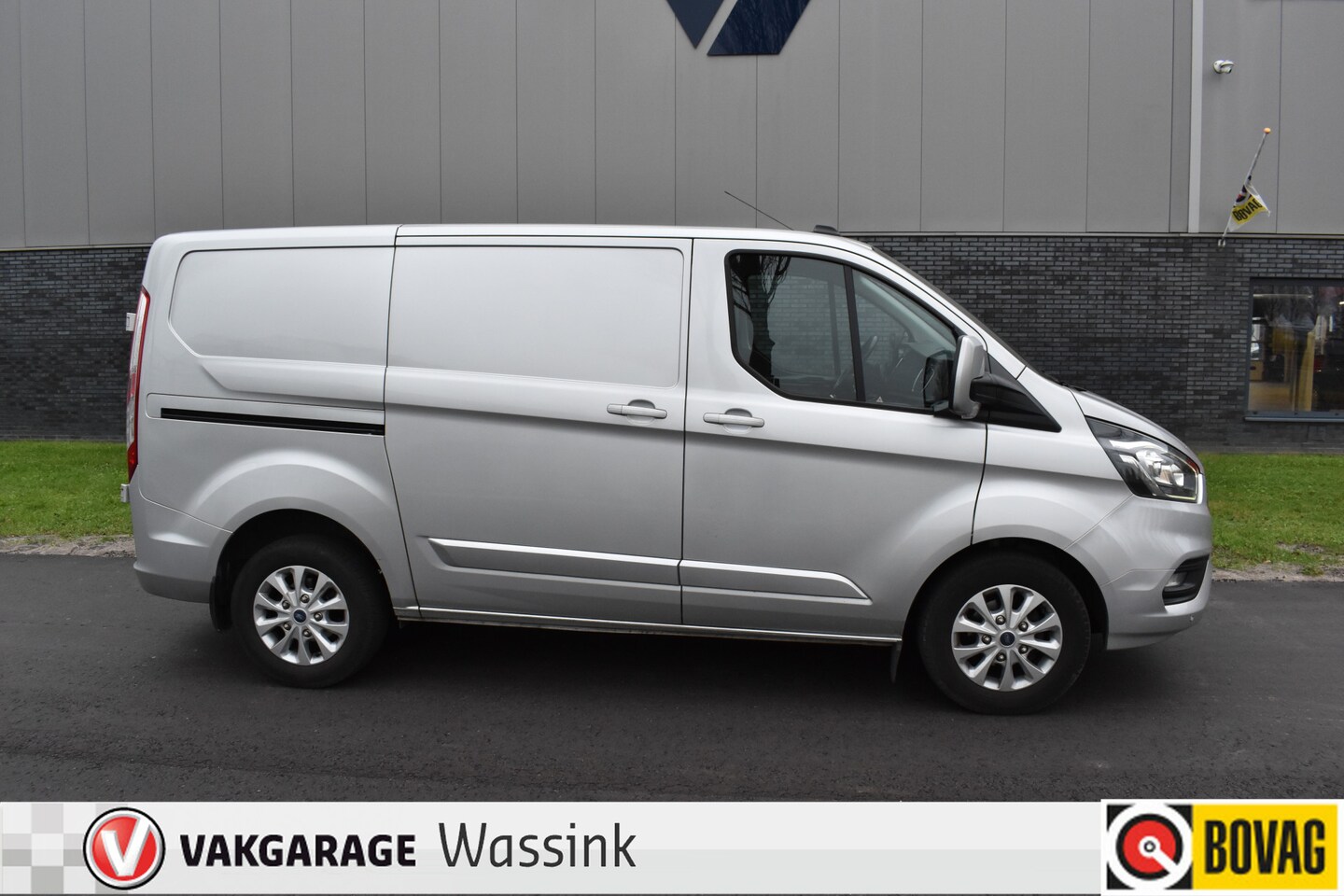 Ford Transit Custom - 280 2.0 TDCI L1H1 Limited Euro 6 Trekhaak navigatie Parkeer camera 3-zitter Dashcam Camper - AutoWereld.nl