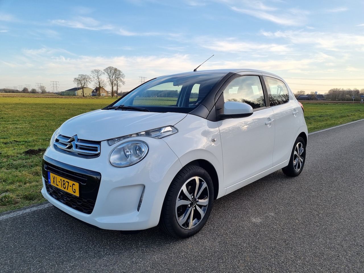 Citroën C1 - 1.0 VTi Shine Automaat/NAVI/Achteruitrijcamera/DAB+/Apple carplay/NAP! - AutoWereld.nl