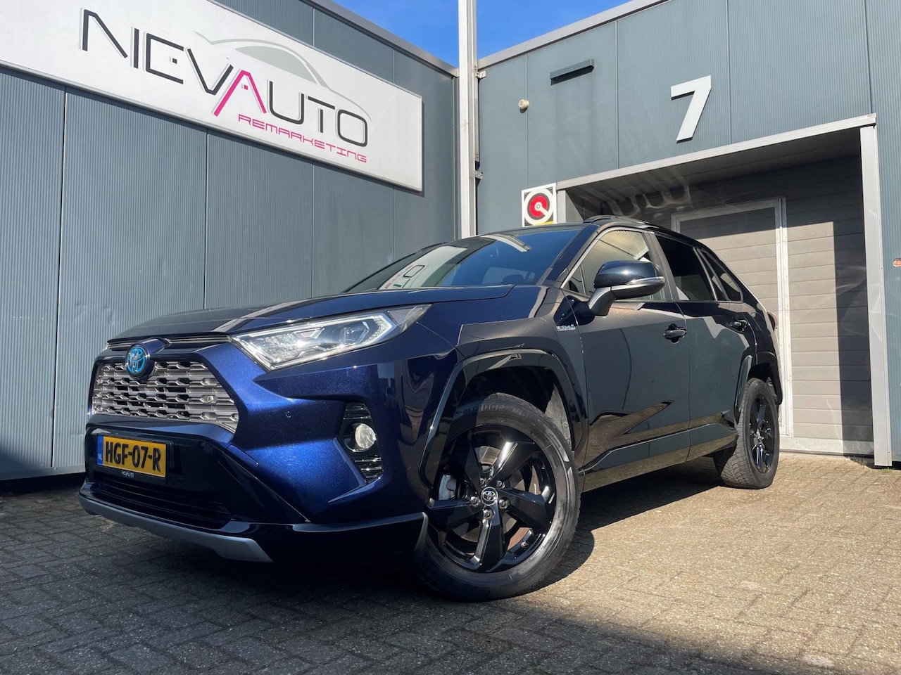 Toyota RAV4 - 2.5 Hybrid Bi-Tone 219PK Apple Carplay Stoelverwarming - AutoWereld.nl