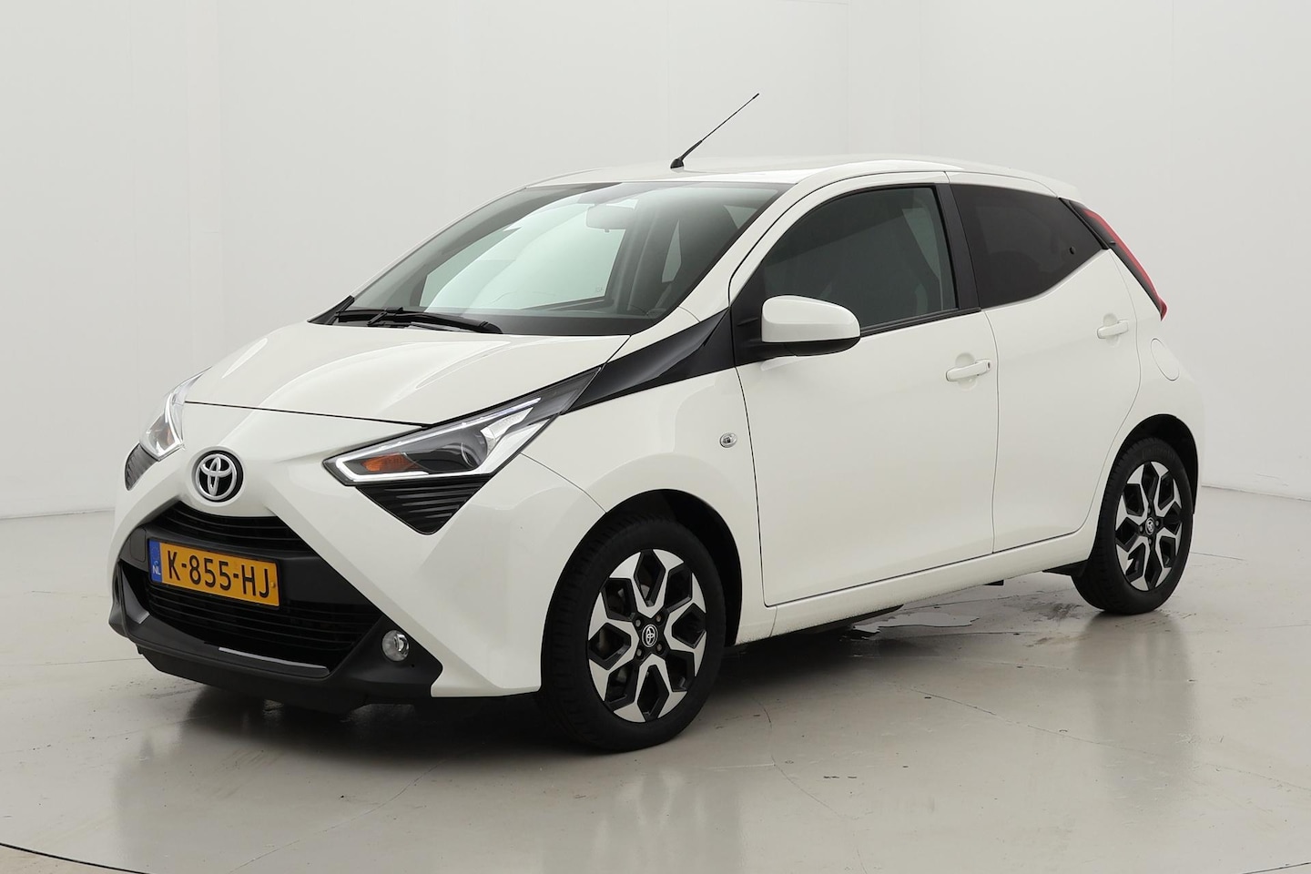 Toyota Aygo - 1.0 VVT-i x-joy | Apple Carplay / Android Auto - AutoWereld.nl