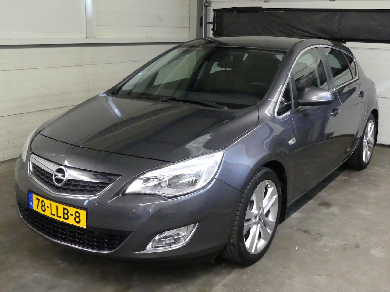 Opel Astra - 1.6 Cosmo - Navigatie - Leer - Keurig Onderhouden - Trekhaak - AutoWereld.nl