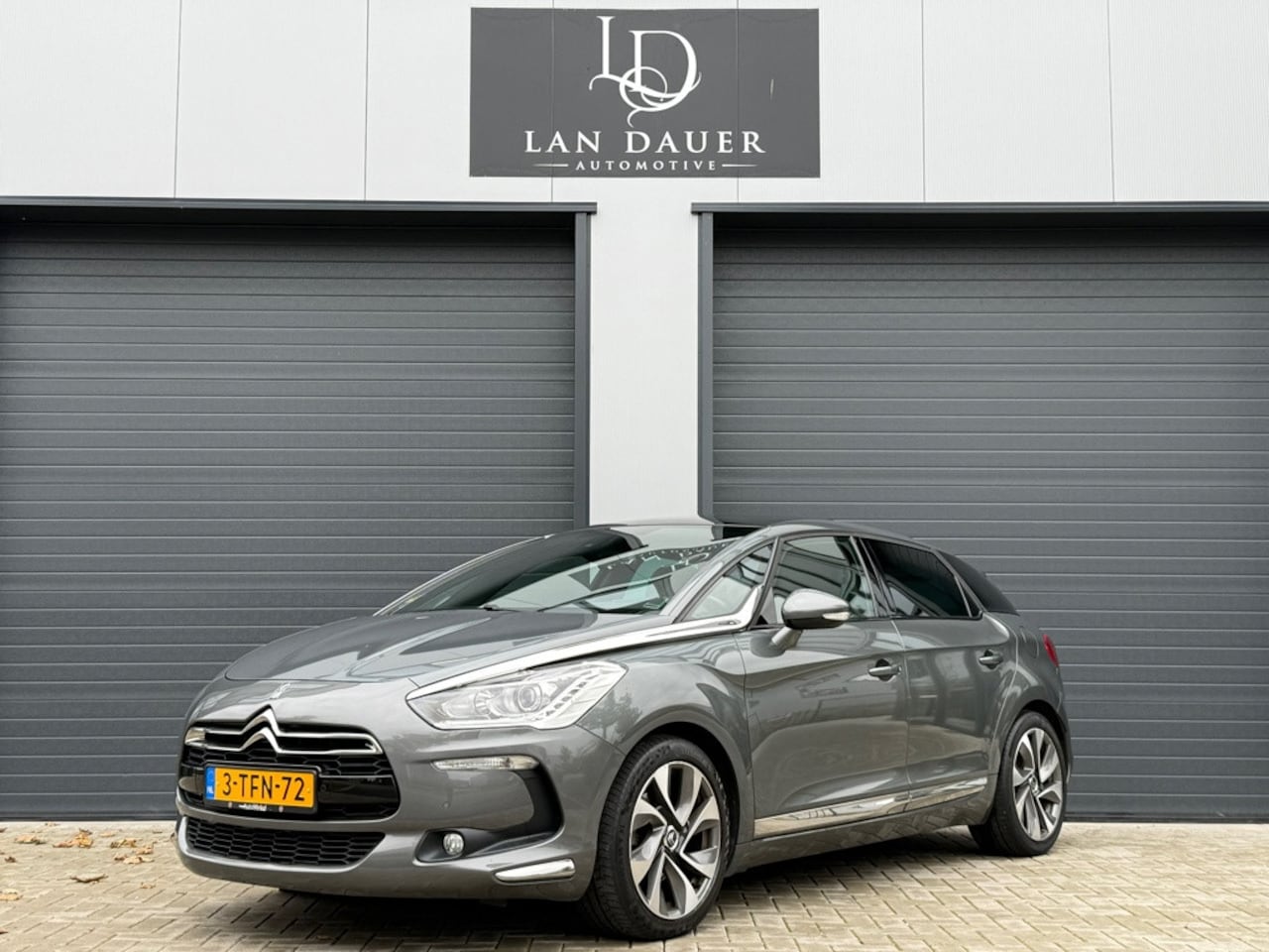 Citroën DS5 - 1.6 THP So Chic Massage / Pano / Trekhaak - AutoWereld.nl