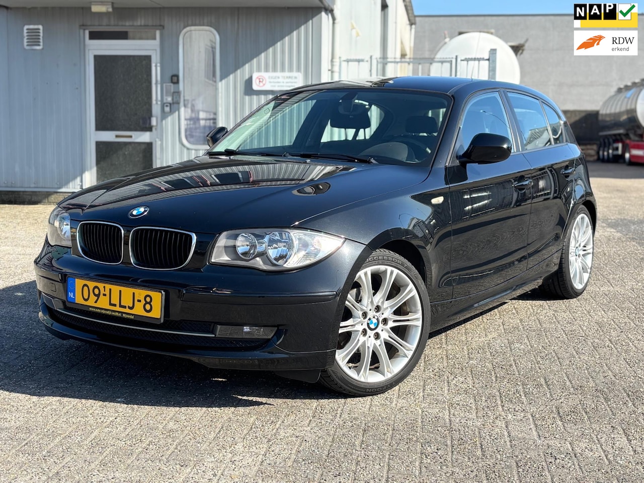 BMW 1-serie - 116i 116i, AUTOMAAT, Navi, Airco, Pdc, Elek pkt - AutoWereld.nl