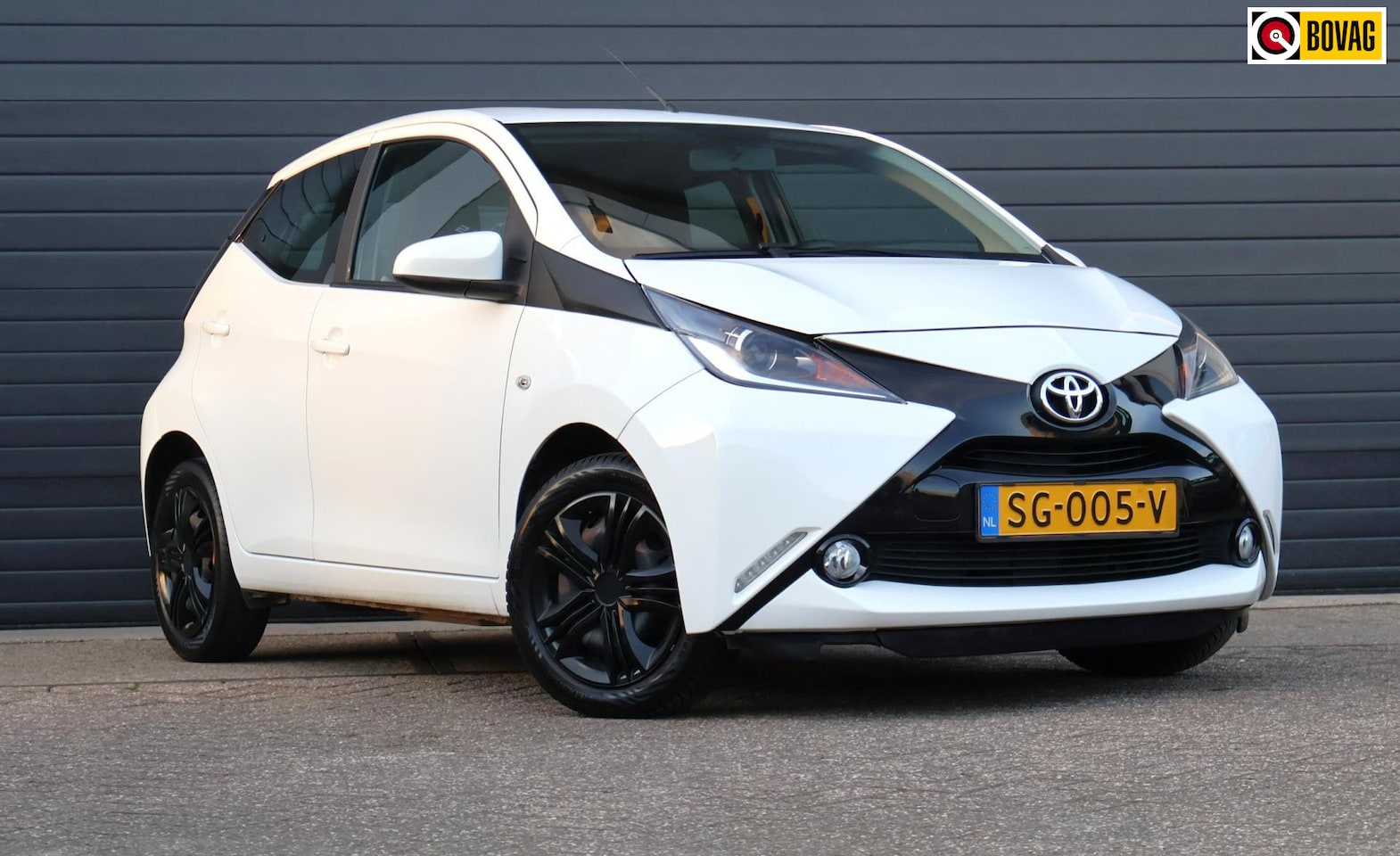 Toyota Aygo - 1.0 VVT-i x-play Camera/Airco/Navi/Cruise/Bluetooth - AutoWereld.nl