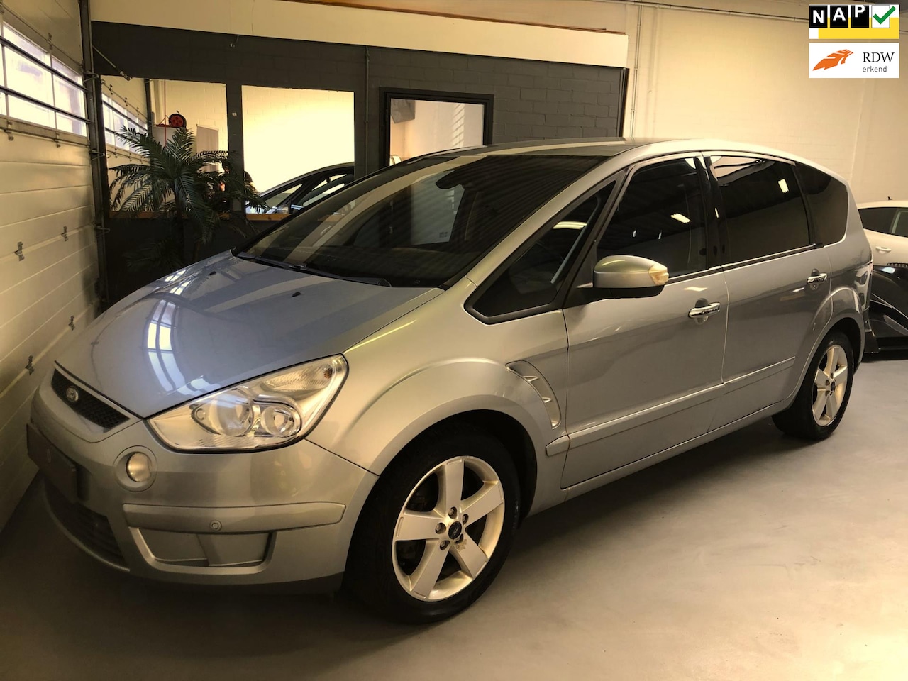 Ford S-Max - 2.0 146pk/ CRUISE/ PDC/ 7 zits/ Stoelverw./ APK - AutoWereld.nl