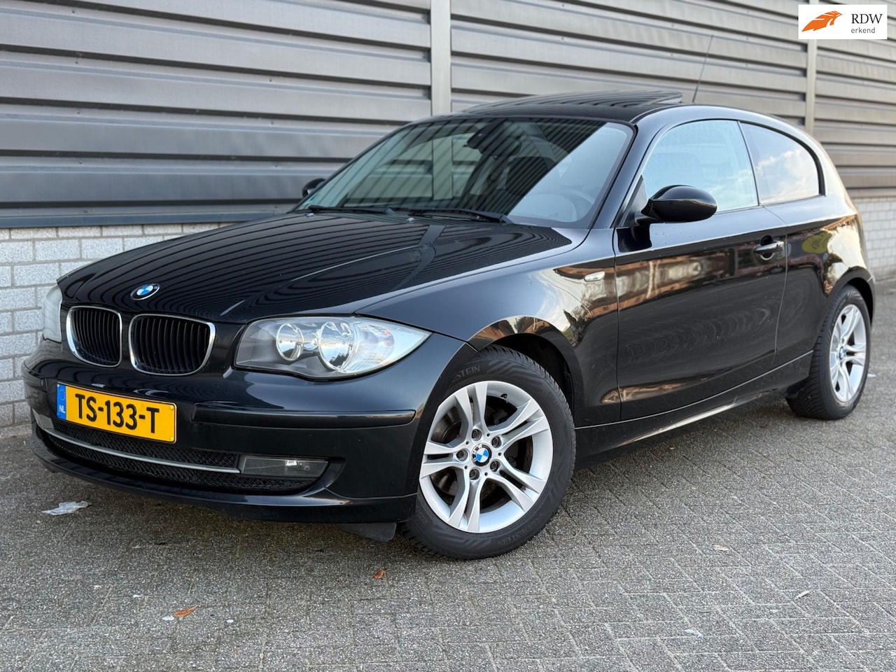 BMW 1-serie - 116i 2.0 Airco Pano Cruise Stoelverwarming APK! - AutoWereld.nl