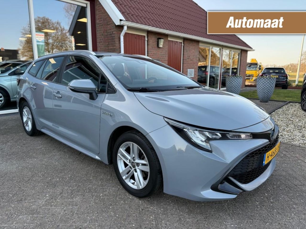 Toyota Corolla - 1.8 HYBRID ACTIVE CAMERA/ACC/AIRCO - AutoWereld.nl