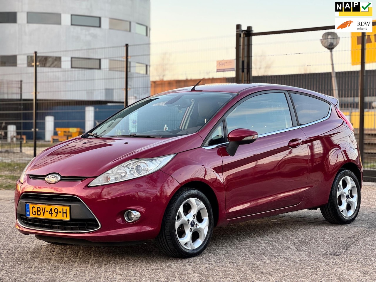 Ford Fiesta - 1.4 Trend/LAGE KM / RIJD EN SCHAKELT SUPER LEKKER/ ZEER ZUINIG - AutoWereld.nl