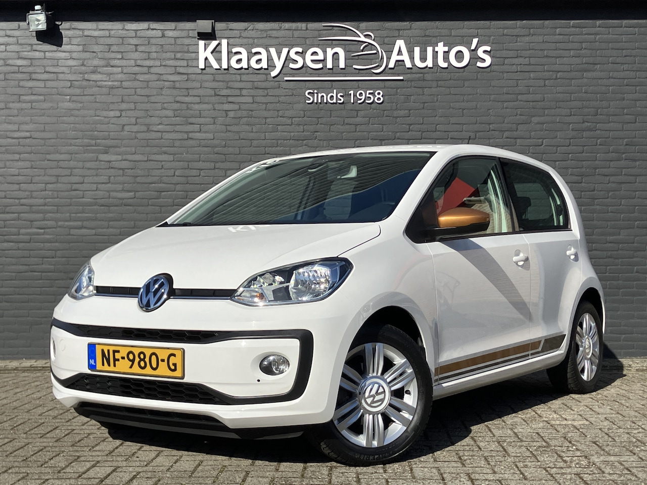 Volkswagen Up! - 1.0 BMT High Up! | dealer onderhouden | climate control | stoelverwarming | cruise control - AutoWereld.nl