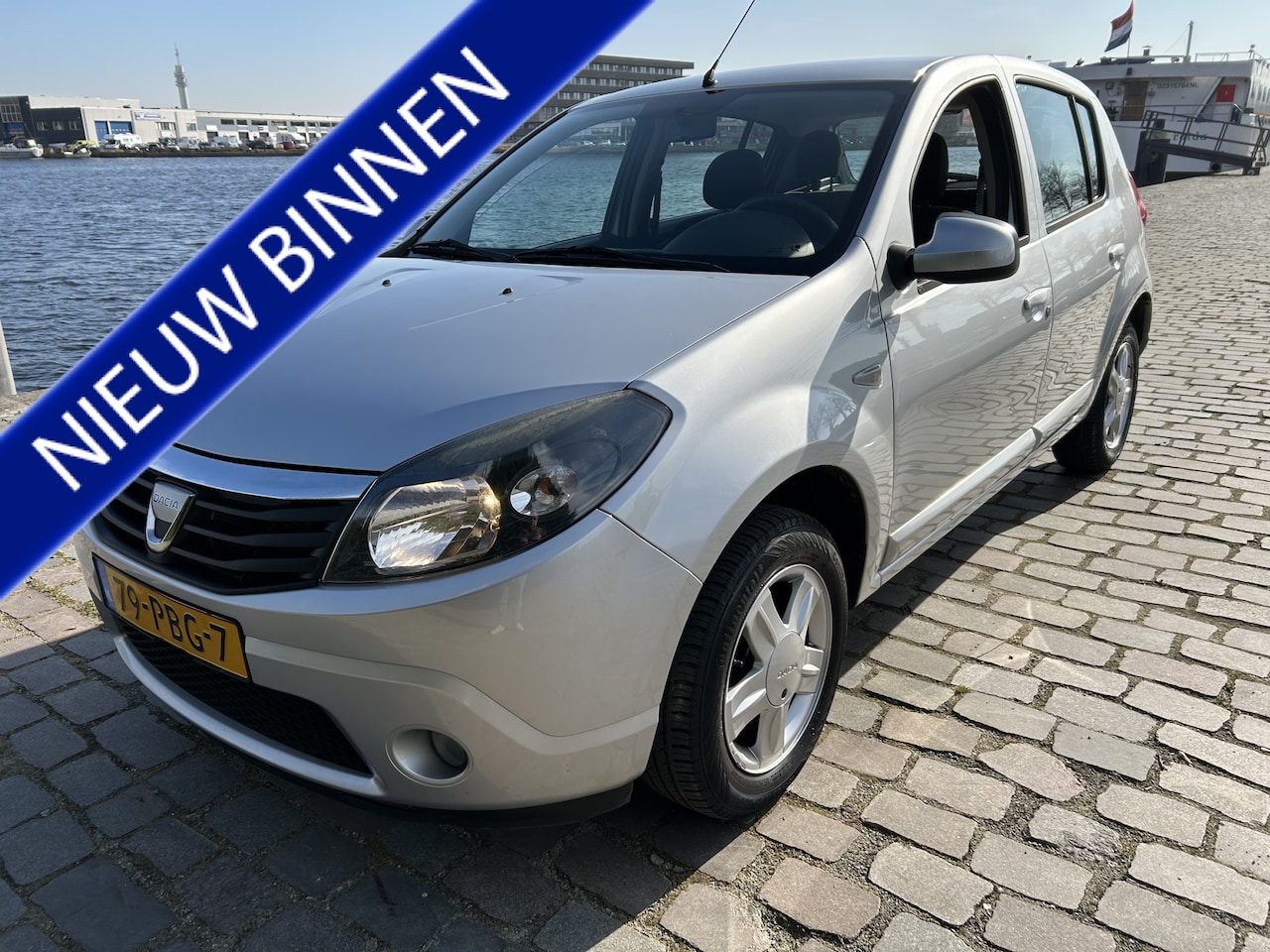 Dacia Sandero - 1.2 Blackline 5 deurs 43.000 km !!airco - AutoWereld.nl