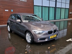 BMW 1-serie - 116i 5Drs 2013 Bruin Airco/Navi/PDC/LM/APK2025