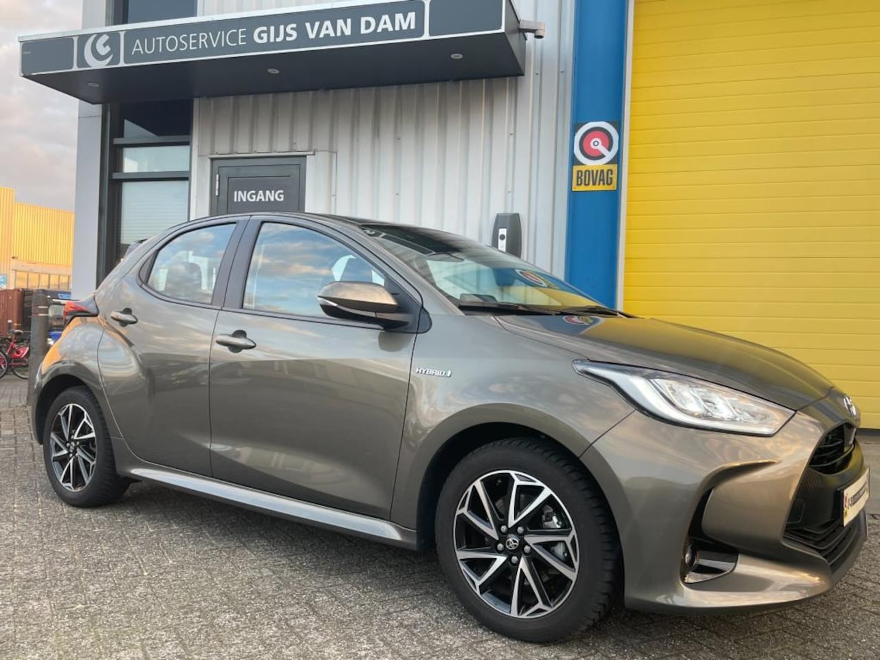 Toyota Yaris - 1.5 Hybrid Dynamic "All-in" prijs! - AutoWereld.nl