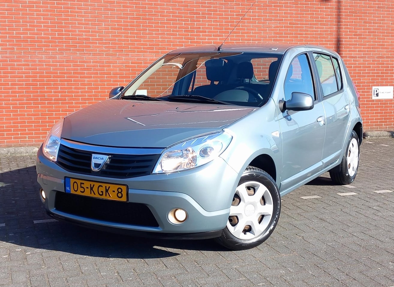 Dacia Sandero - 1.2 16V 75pk Laureate Airco - AutoWereld.nl